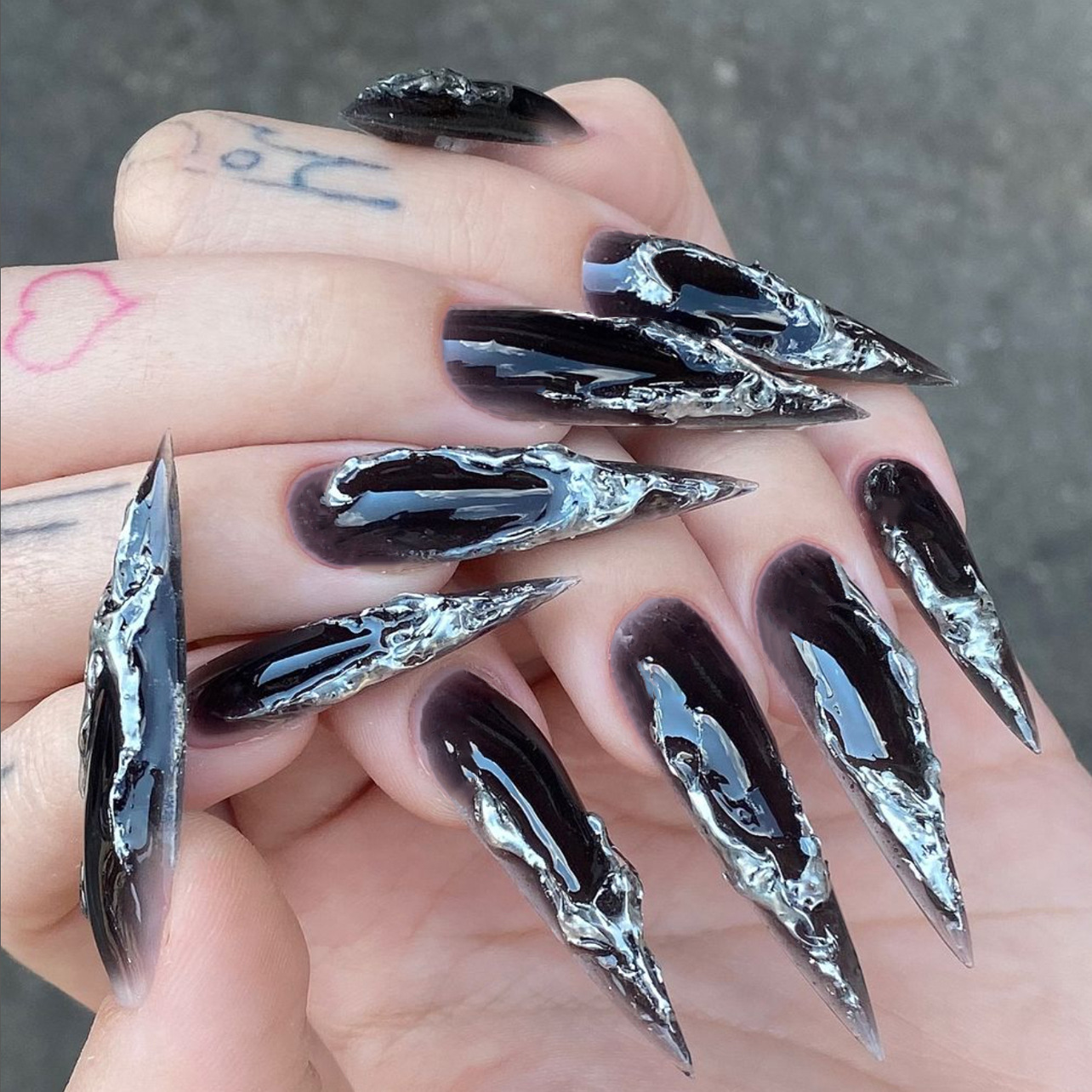 24개 스틸레토 모양 블랙 레드 프레스온 네일, 엑스트 - Nail Art Y2K 리뷰 및 가격